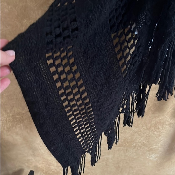 Black Fringe Shark Hem Open Front Knit Vest
Size M/L - Picture 6 of 13